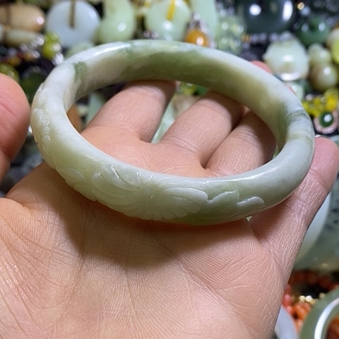 透闪石-蛇纹石玉未镶嵌手镯62口径
