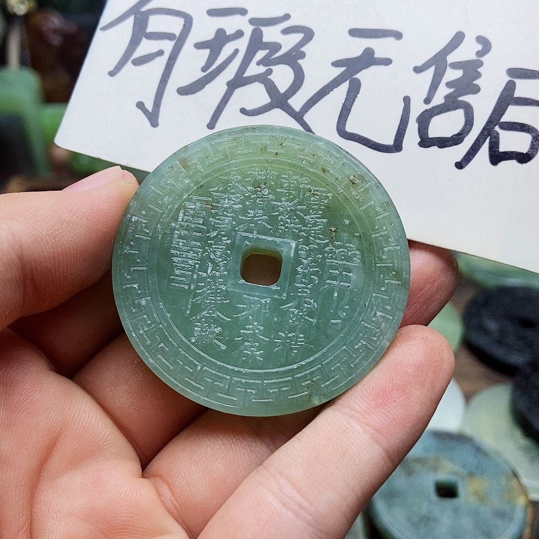 蛇纹石玉挂件未镶嵌