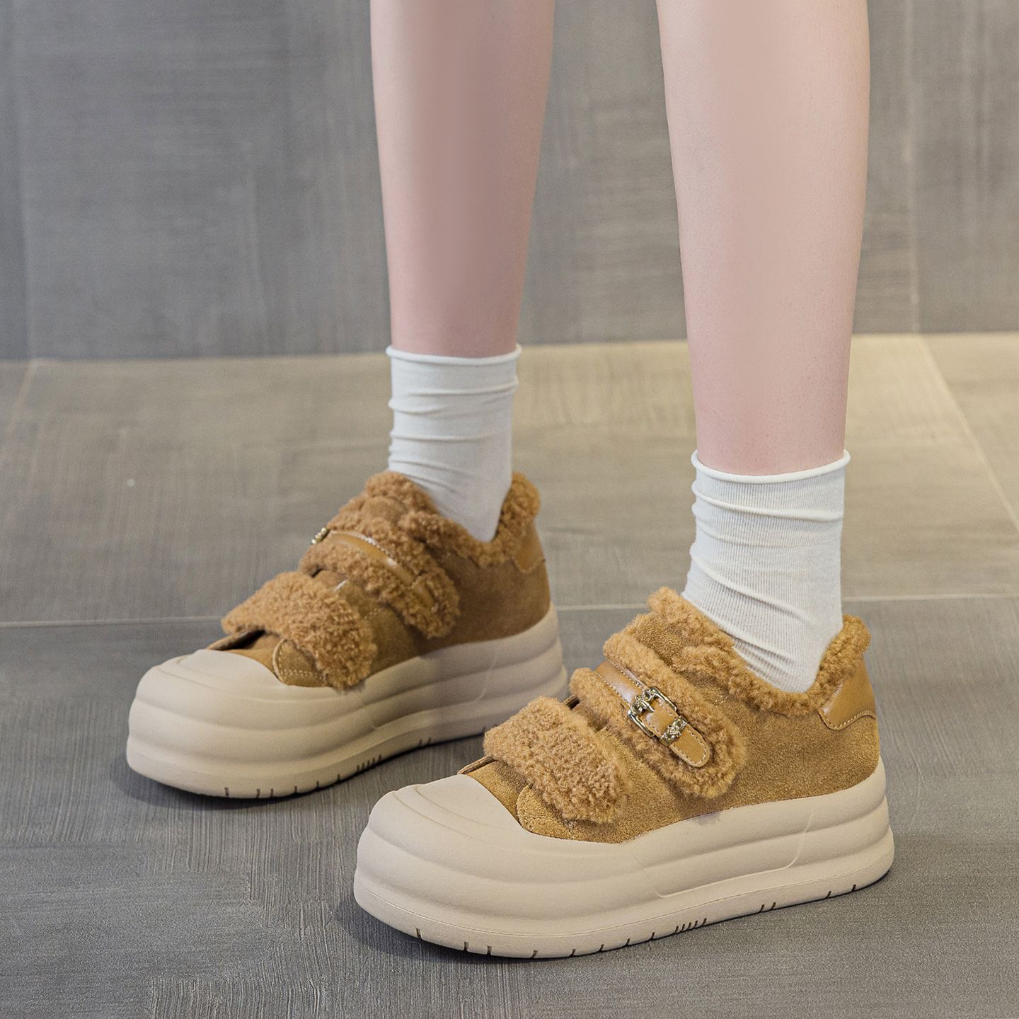 【毛毛虫】2025新款冬季加绒雪地靴厚底休闲鞋运动棉鞋真皮板鞋