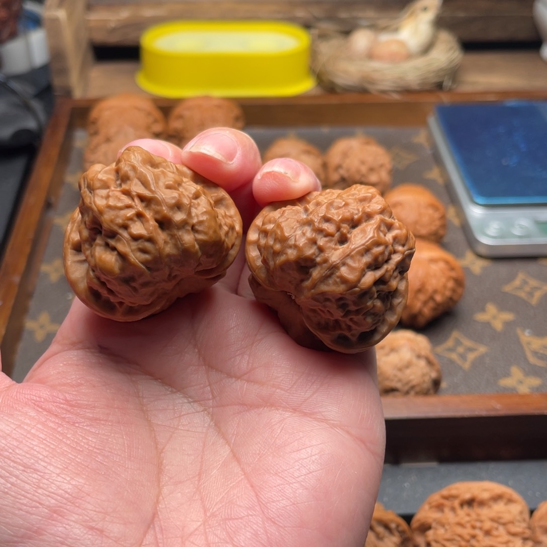 文玩核桃吊坠山****.Z96哇哇39有修