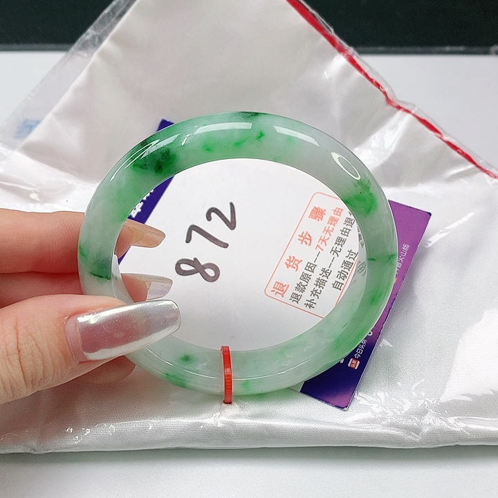 翡翠手镯未镶嵌翡翠手镯