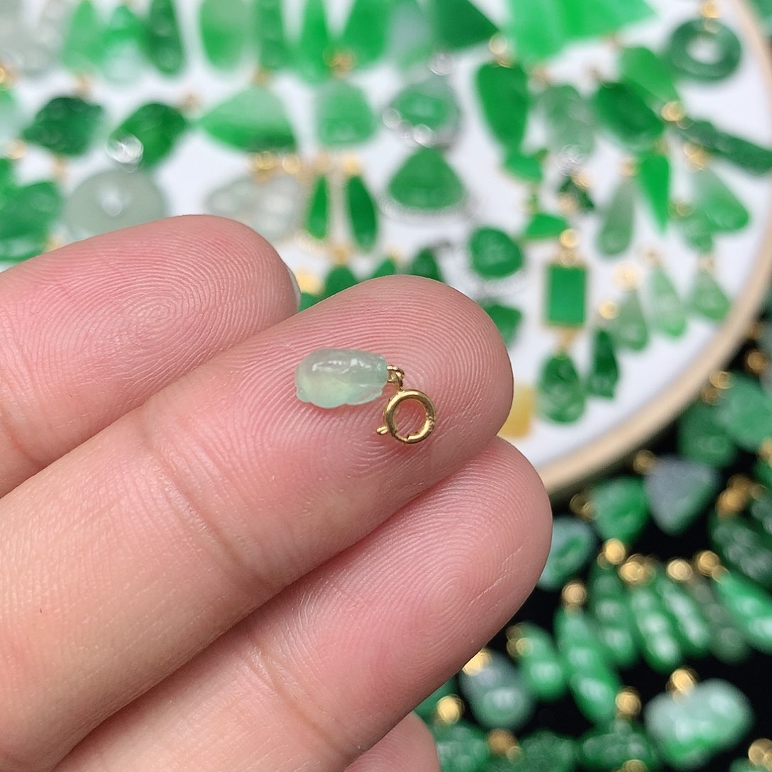 翡翠配石18K金扣 小巧精美冰种小貔貅