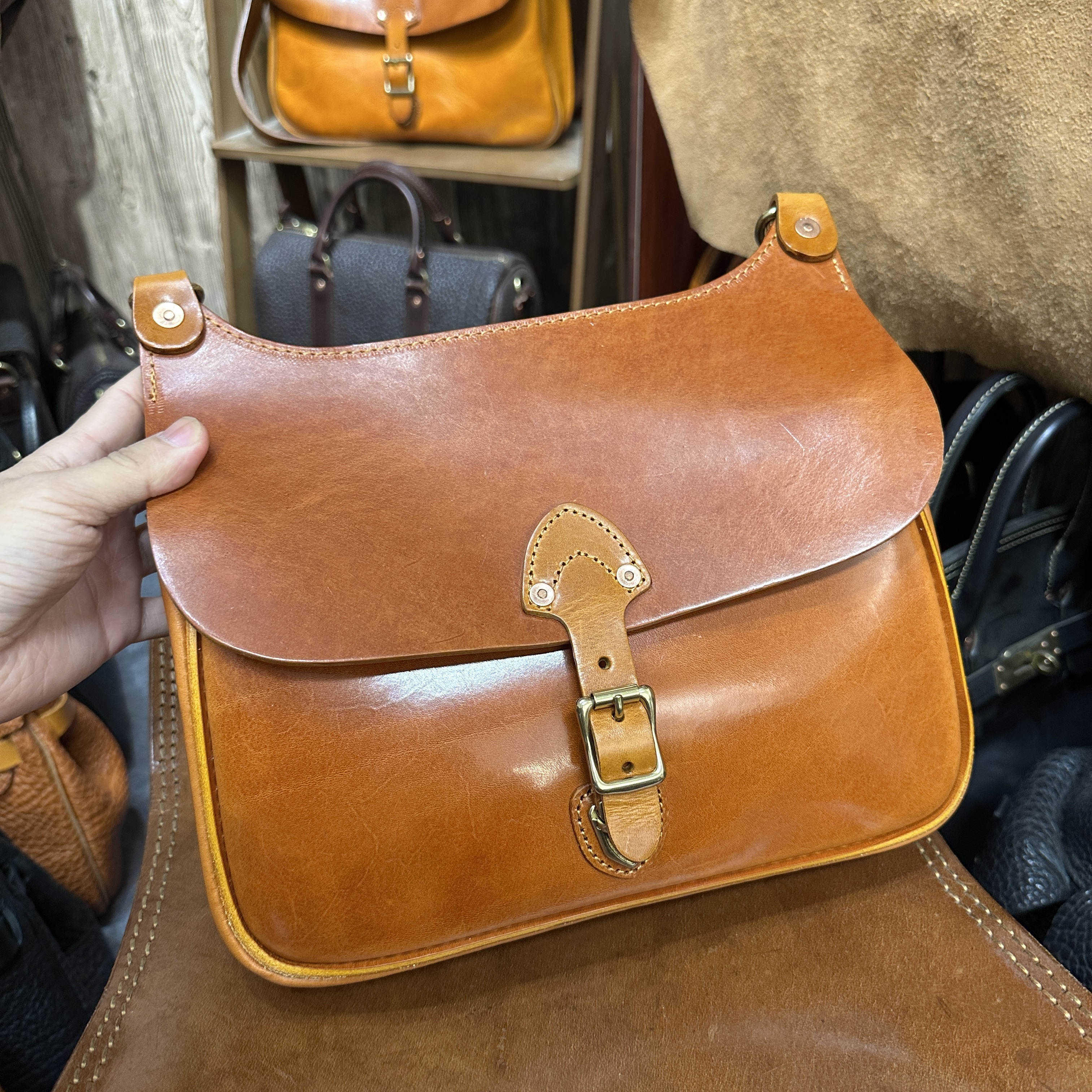 牧道手工单扣小邮差油蜡斜挎包真皮