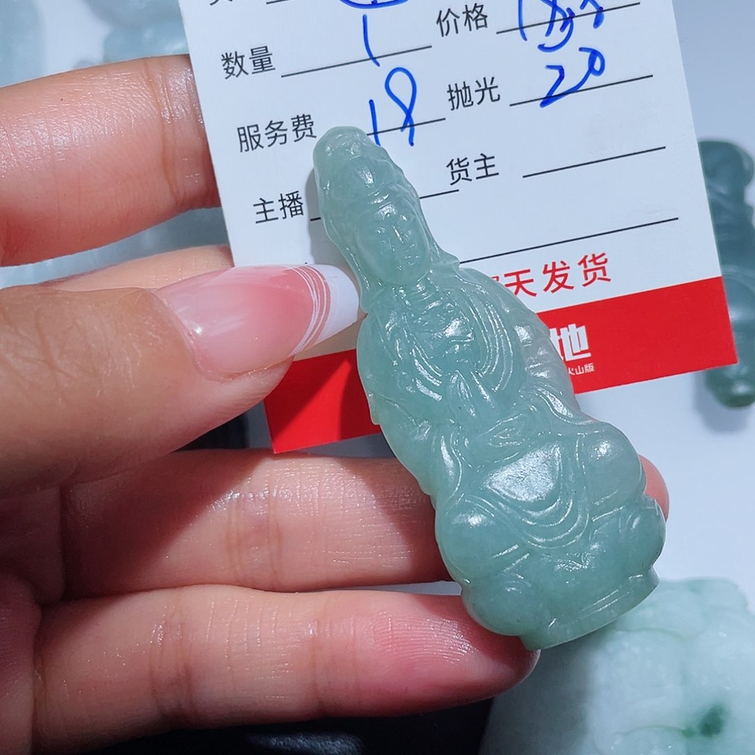 定制翡翠未镶嵌。*弎我