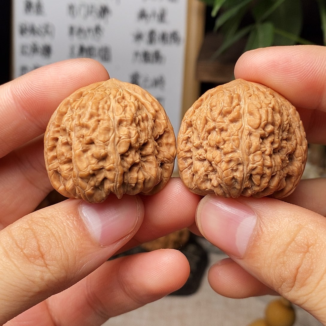 文玩核桃吊坠红玛瑙