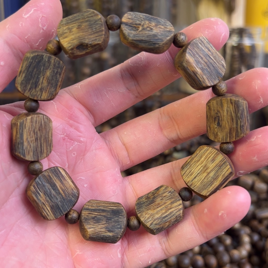 手串沉香乌身圆叶手串13+