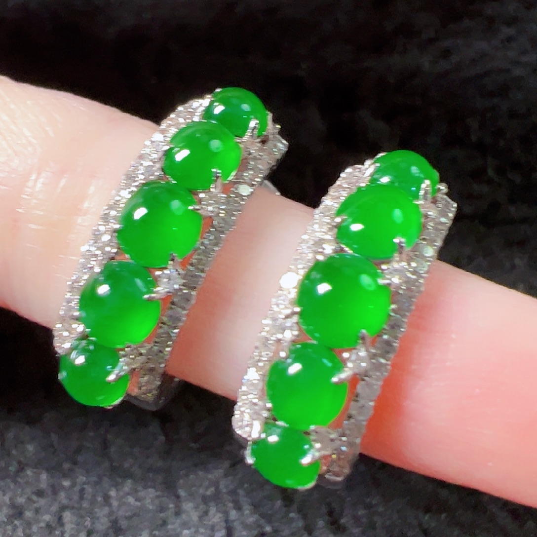 翡翠18K金镶嵌耳饰签收后24小时鉴赏期，过时不退