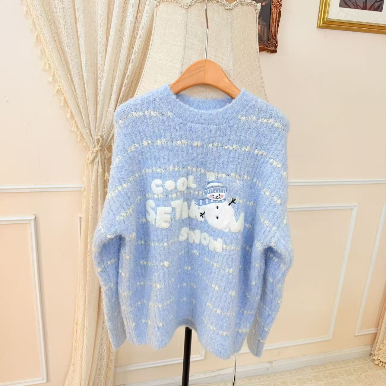 西町村屋条纹提花雪人贴布绣毛衣CAAD10918
