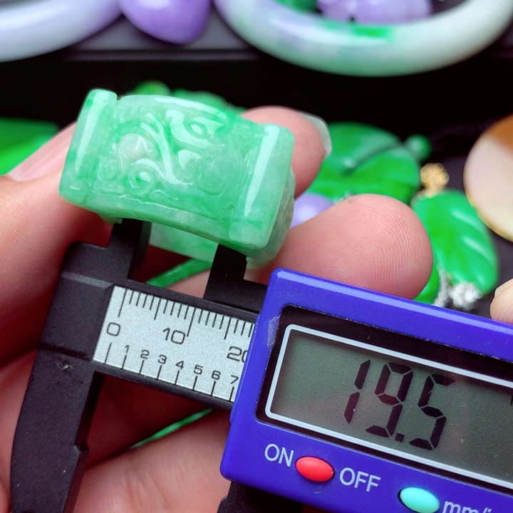 翡翠未镶嵌戒指戒指