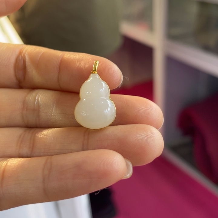 和田玉18K金镶嵌颈饰