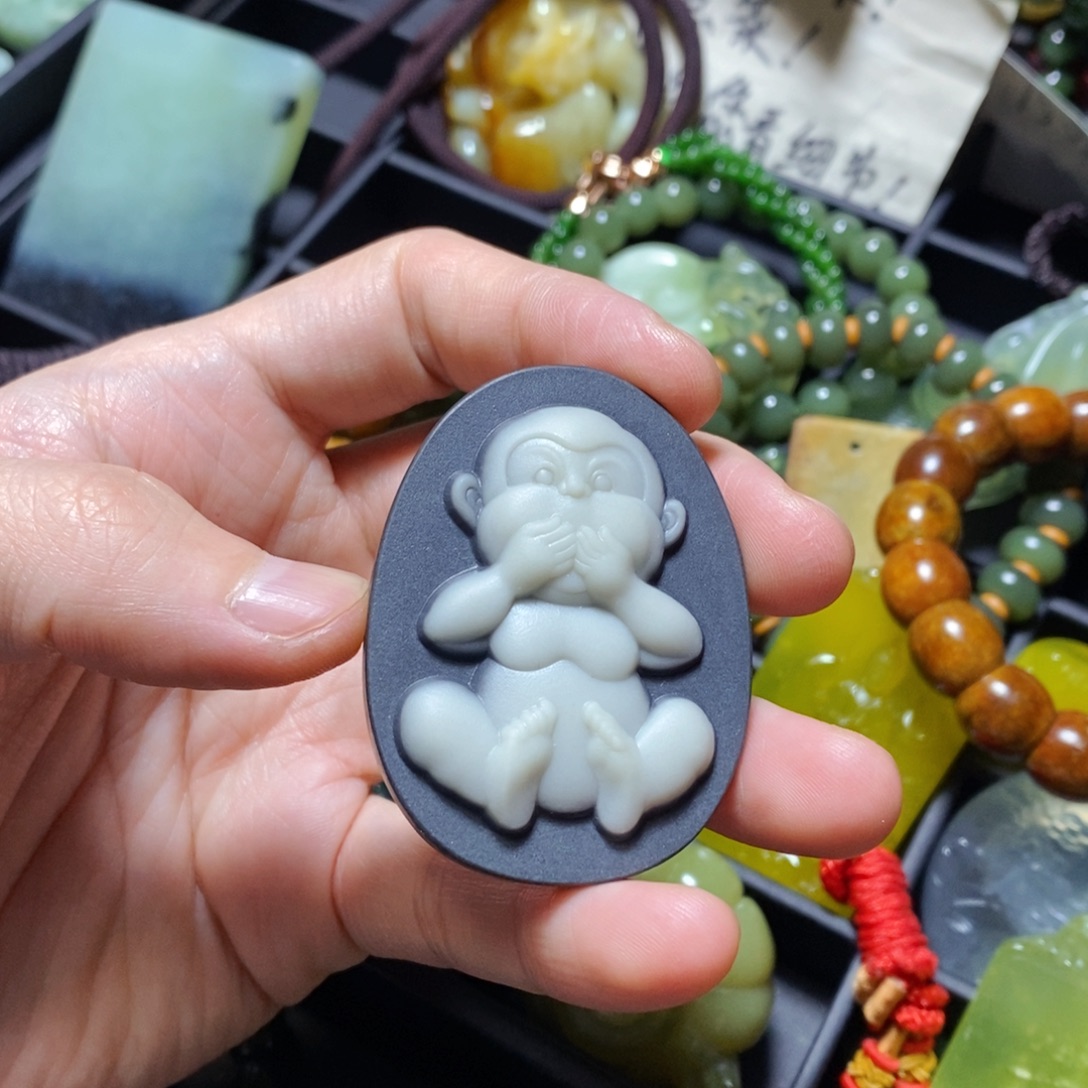 蛇纹石玉未镶嵌颈饰