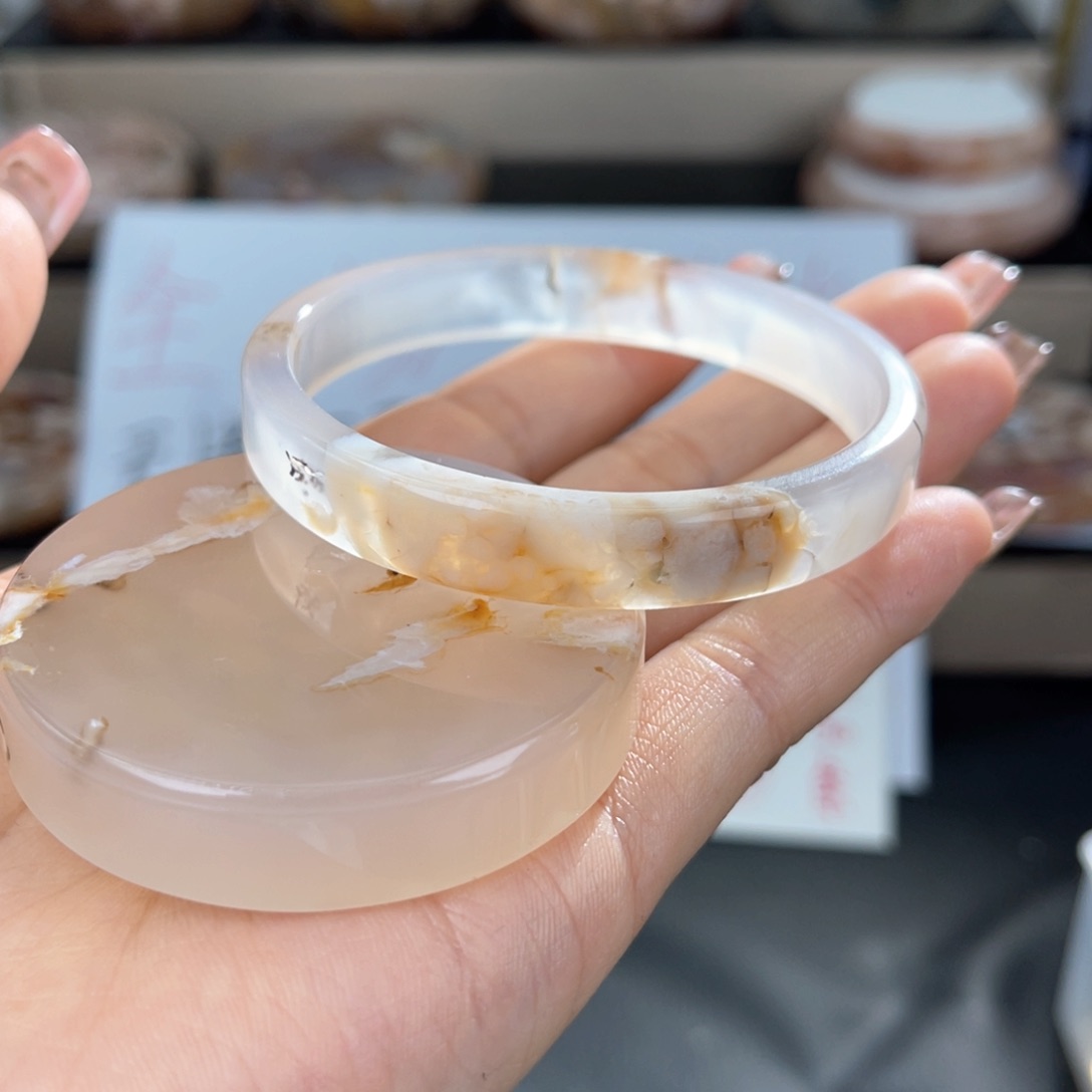 玛瑙/玉髓手镯未镶嵌54