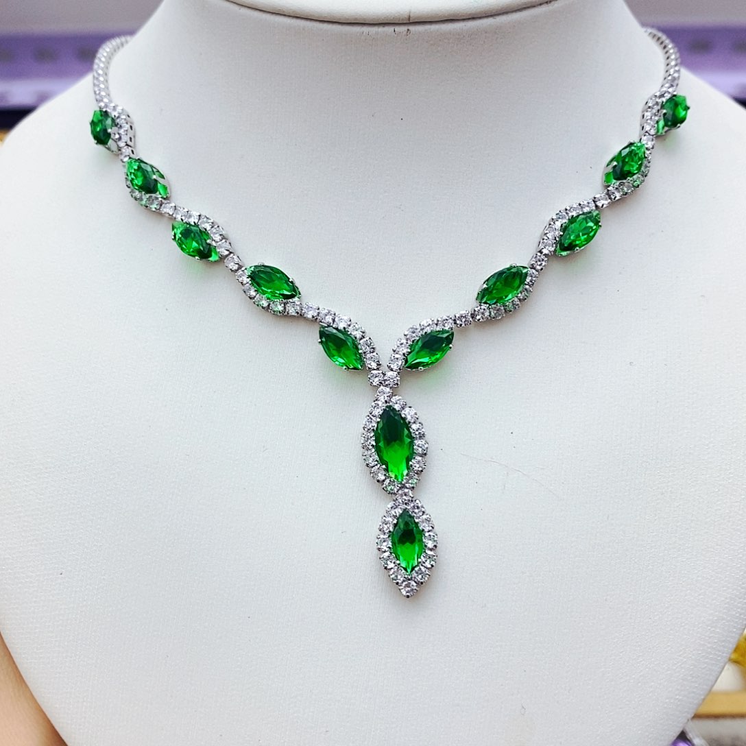 颈饰未镶嵌祖母绿