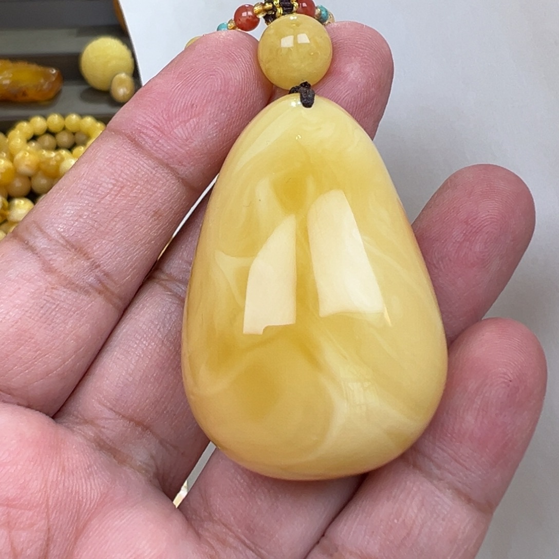 蜜蜡未镶嵌裸石22.23克