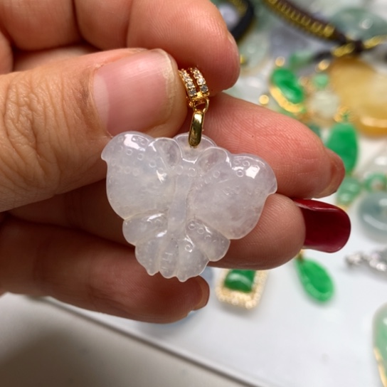 翡翠颈饰未镶嵌翡翠