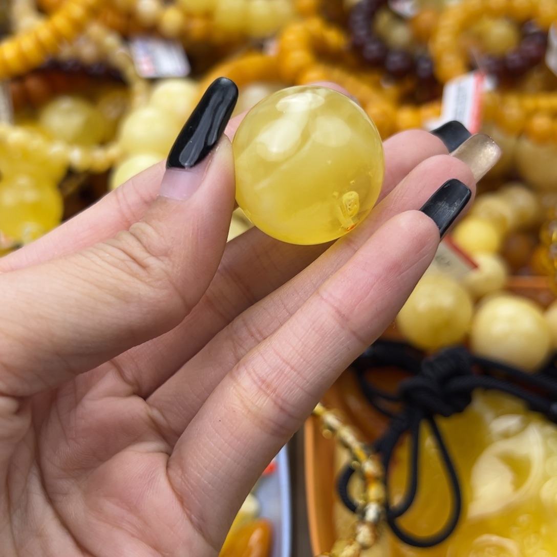 琥珀珠宝奇石未镶嵌