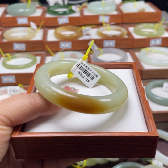 【闪购商品】和田玉手镯未镶嵌