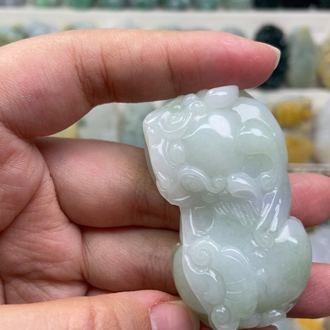 翡翠吊坠(赠链)未镶嵌