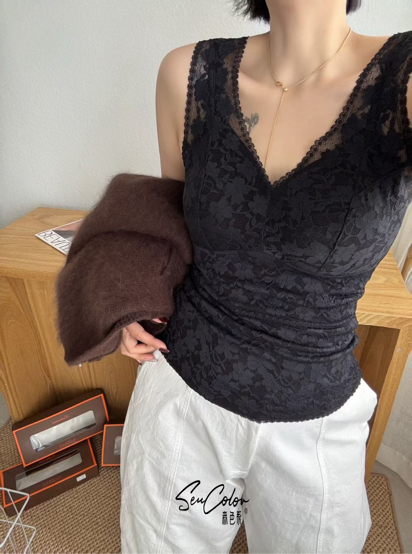 YY欧货潮牌冬季羊绒磨毛蛋白蕾丝背心5588