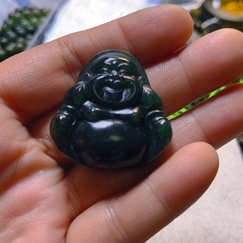 蛇纹石玉颈饰未镶嵌许*