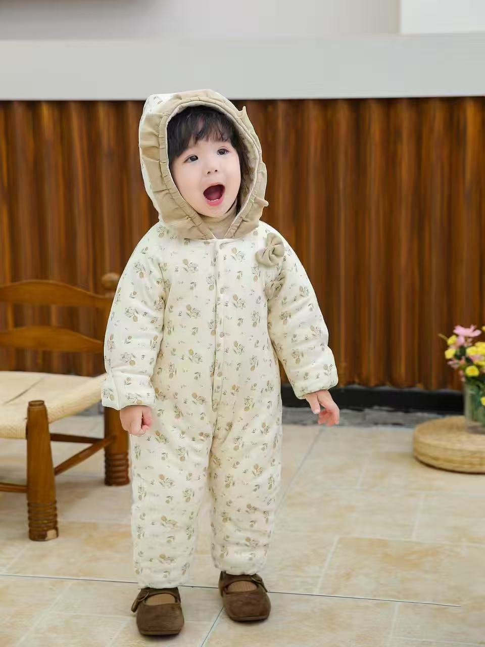 小嚒哒350克抱服戴帽子和450克连体带脚套棉花衣