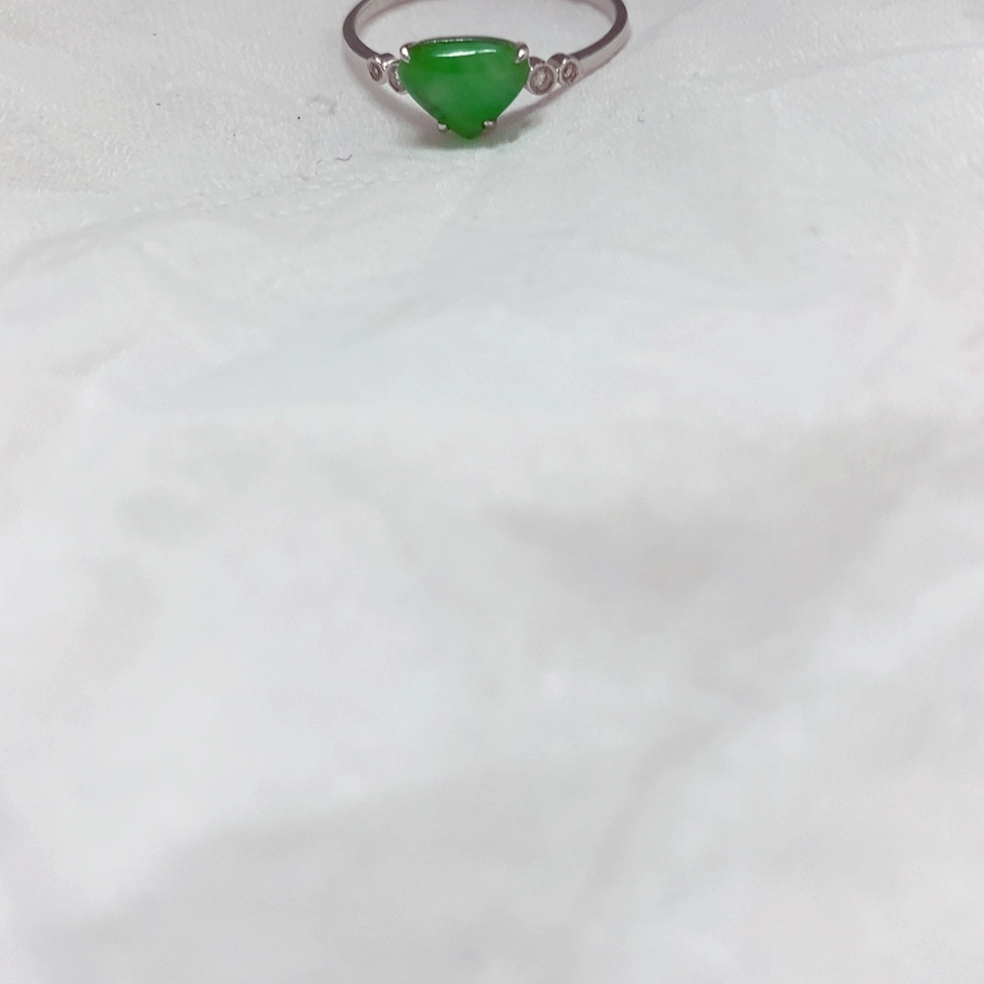 翡翠戒指18K金镶嵌戒指