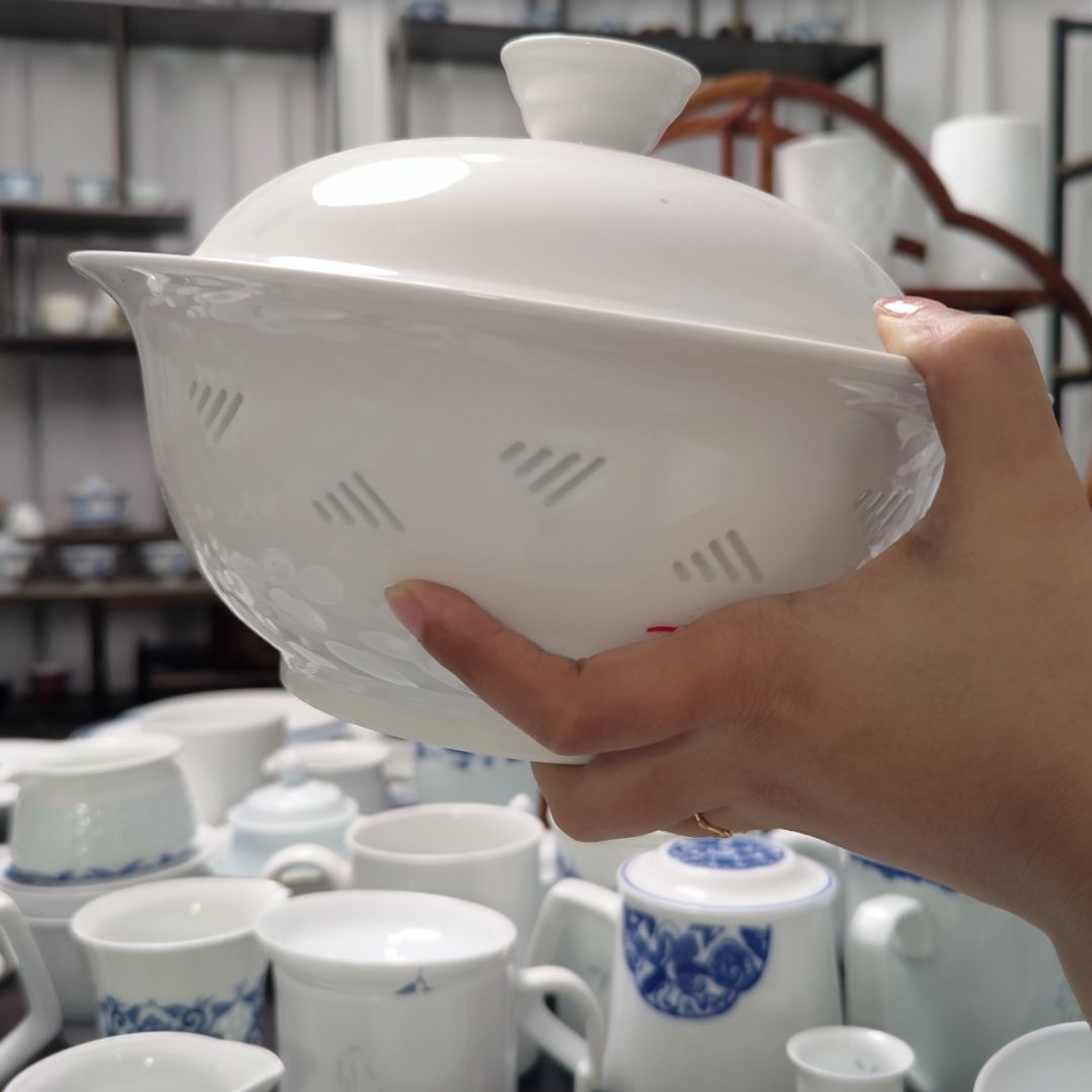 瓷纯白锦兰9寸大汤煲一个