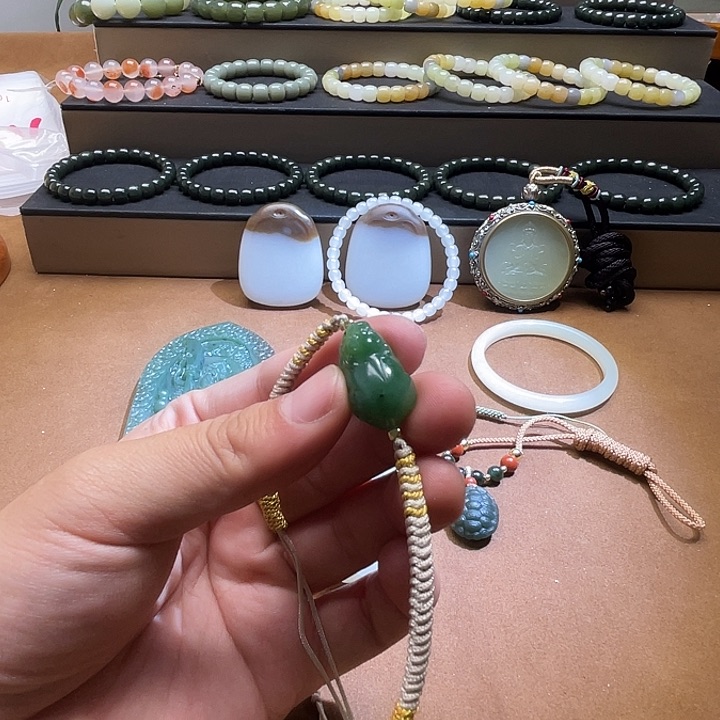 吊坠(赠链)未镶嵌和田玉