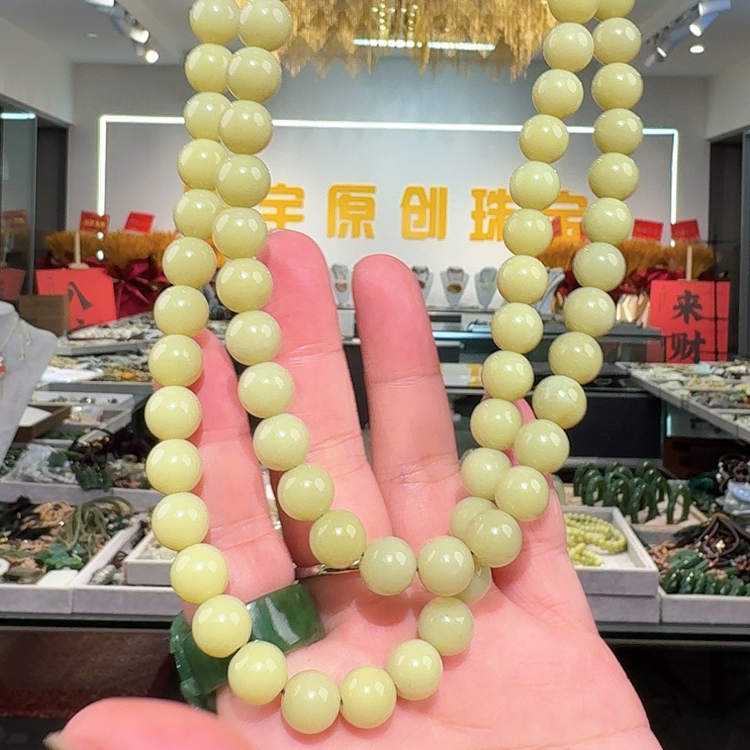 岫玉未镶嵌颈饰吊坠