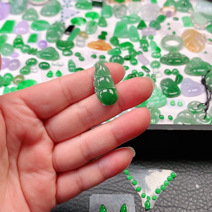 翡翠颈饰未镶嵌翡翠