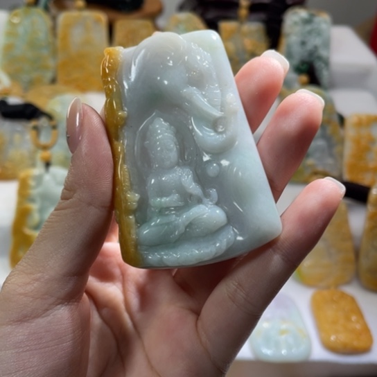 请***哥翡翠未镶嵌吊坠(不含链)翡翠
