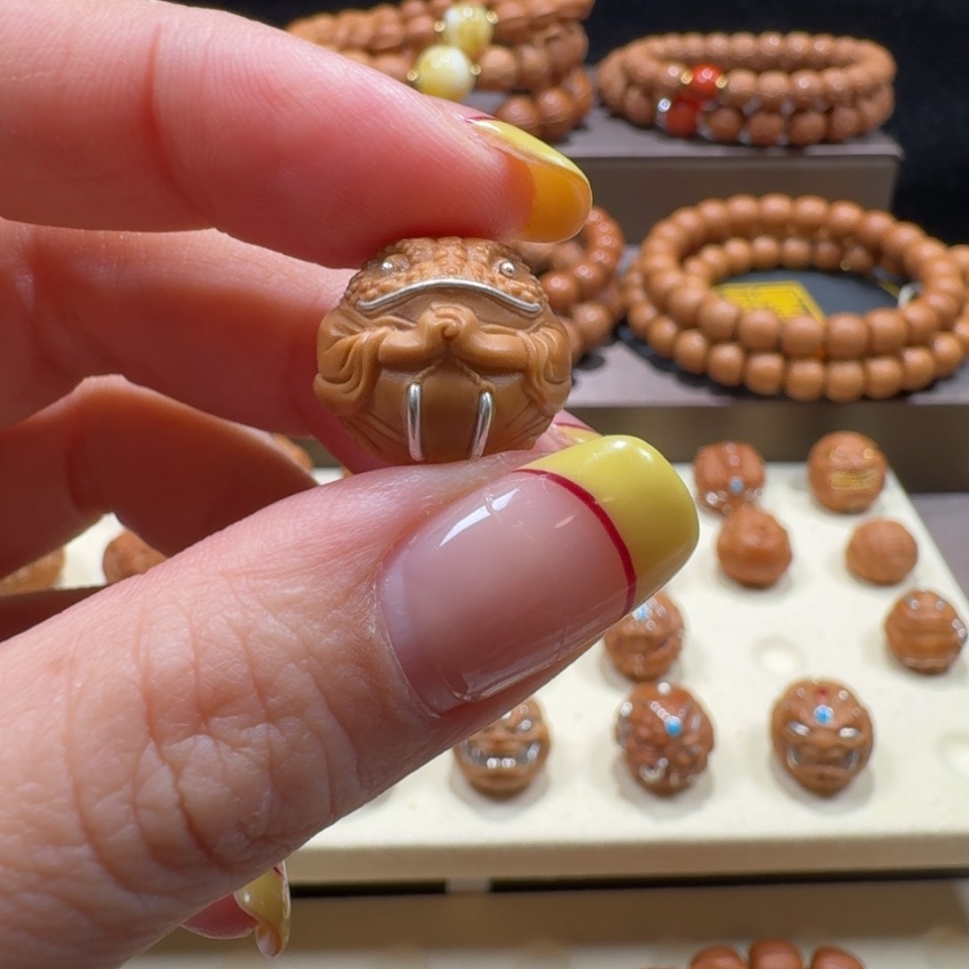 猴头核桃吊坠金蟾