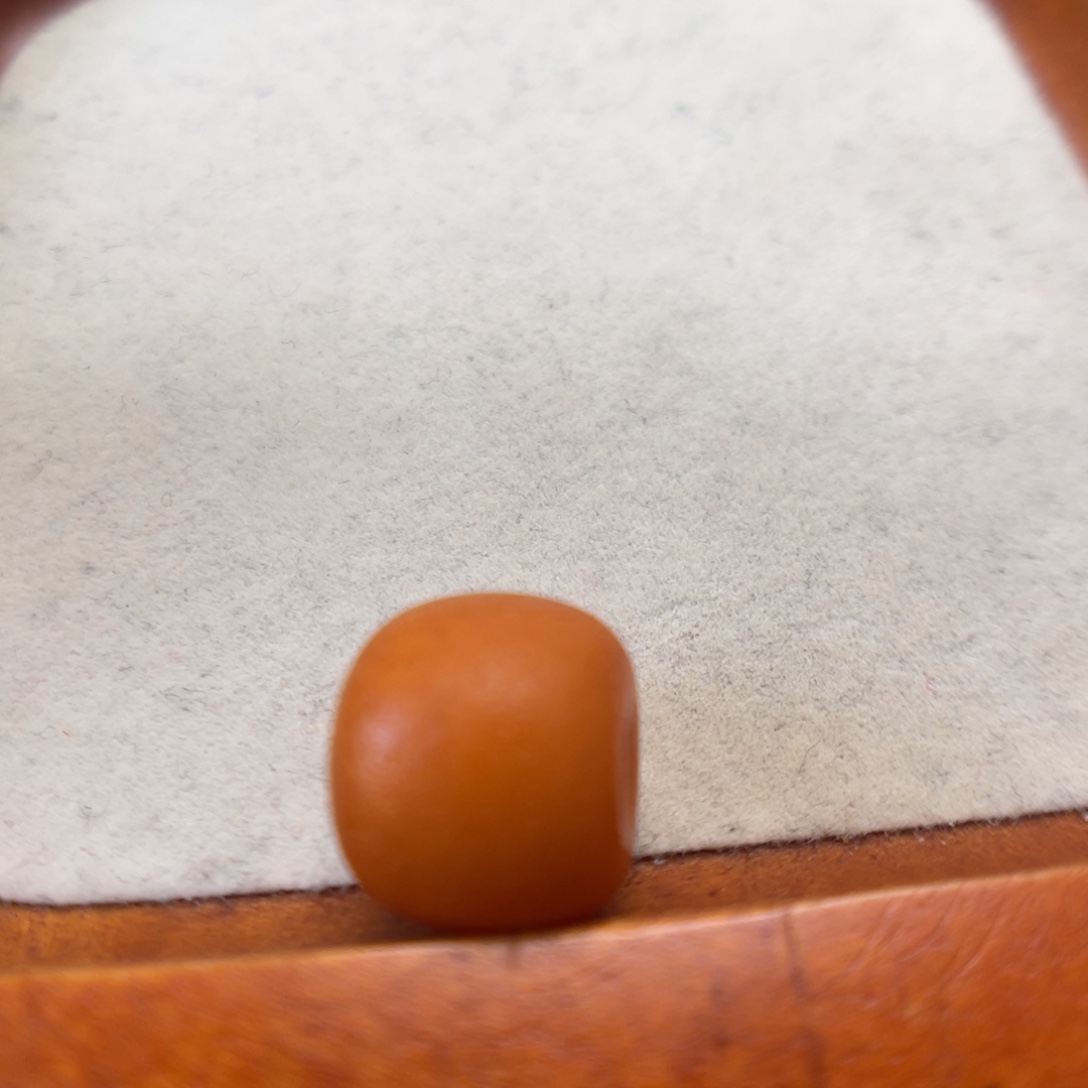 Q***_蜜蜡未镶嵌裸石配饰