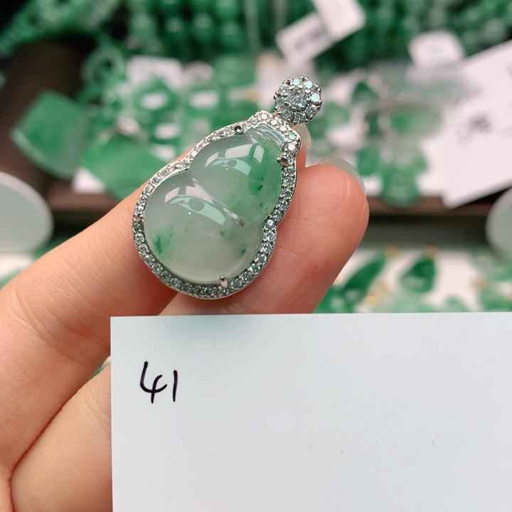 石英质玉颈饰合金