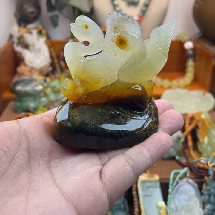 蛇纹石玉未镶嵌吊坠