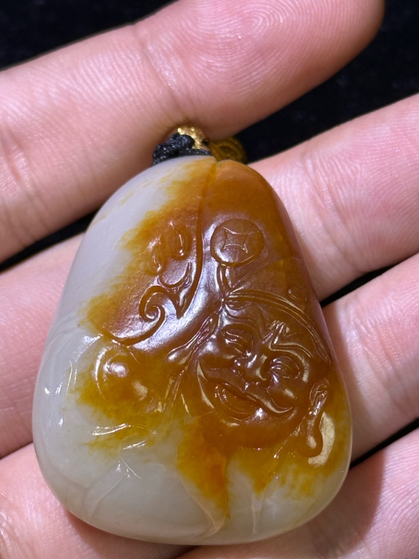 籽料和田玉黄沁皮羊脂白财神吊坠苏州大师工艺雕刻