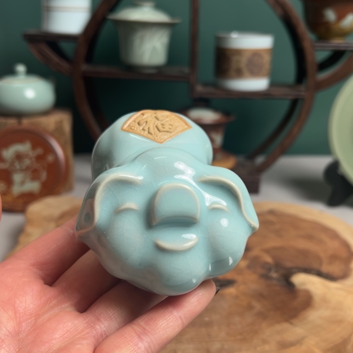 杯天青釉福猪微瑕