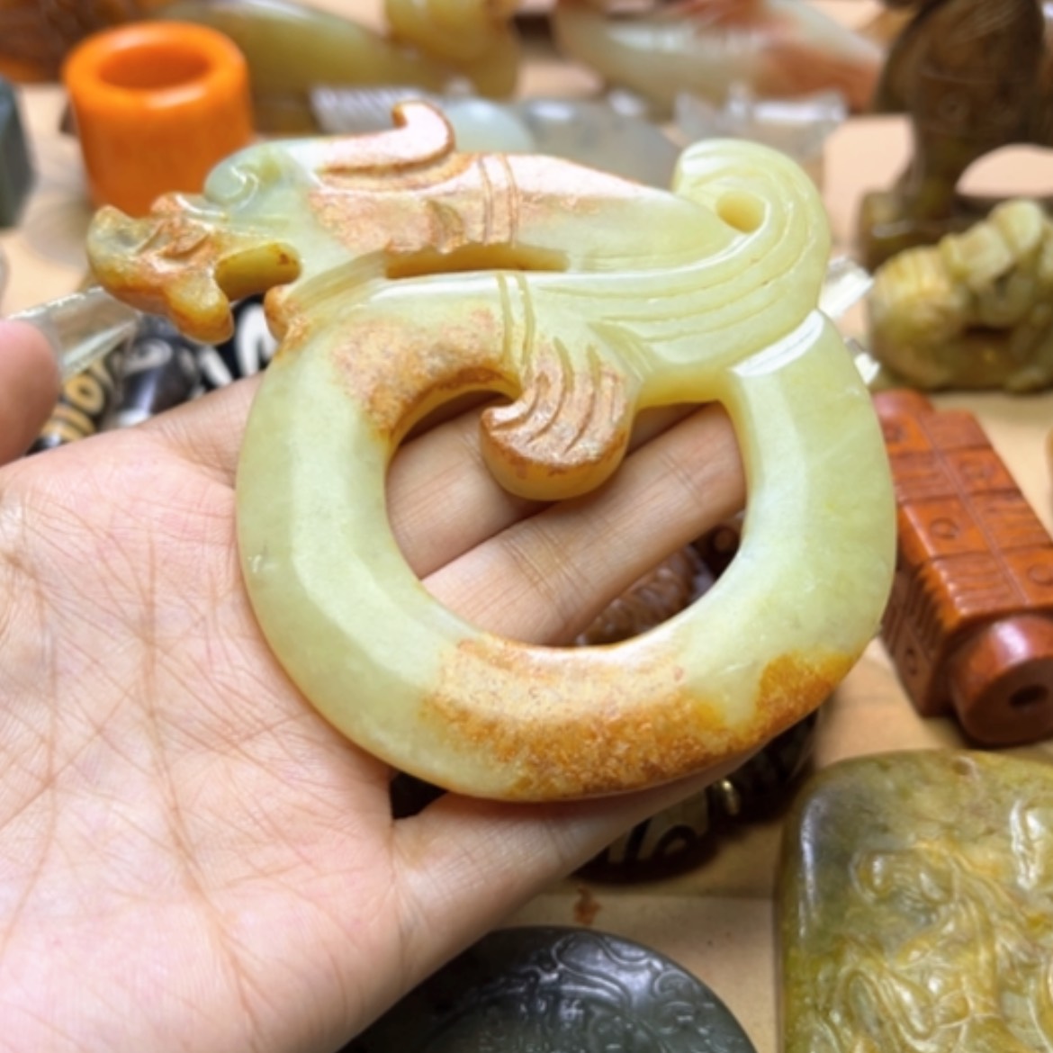 【闪购商品】蛇纹石玉颈饰未镶嵌