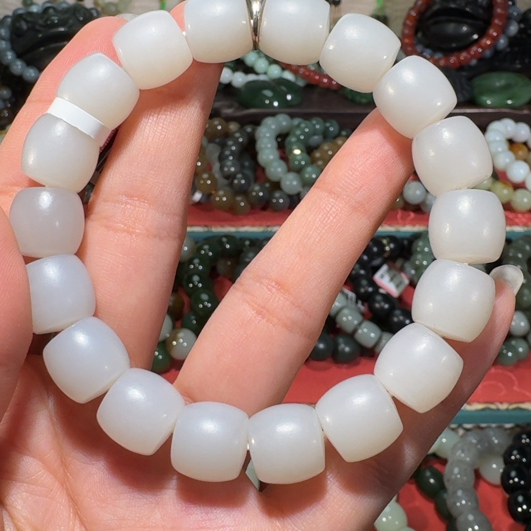 *****和田玉未镶嵌手链