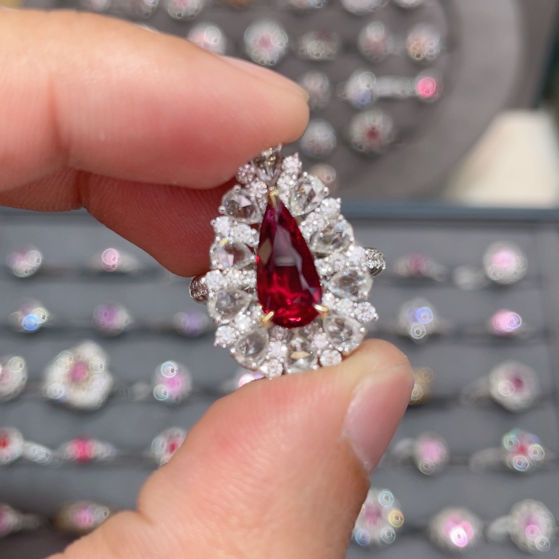 红宝石戒指18K金镶嵌2.01ct 无烧鸽血