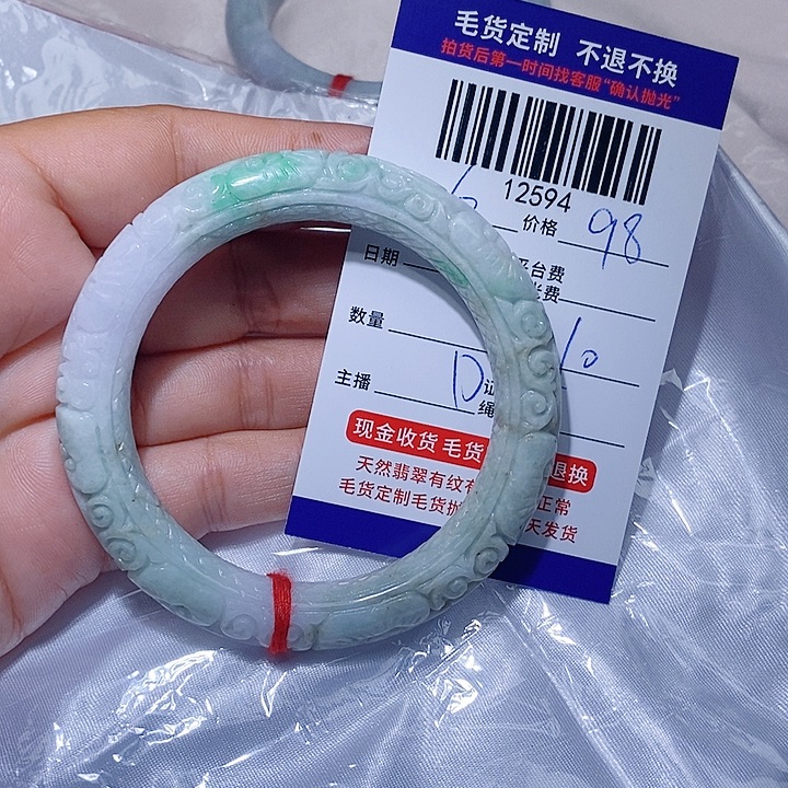 用***9翡翠未镶嵌颈饰天光墟翡翠市场现金代购