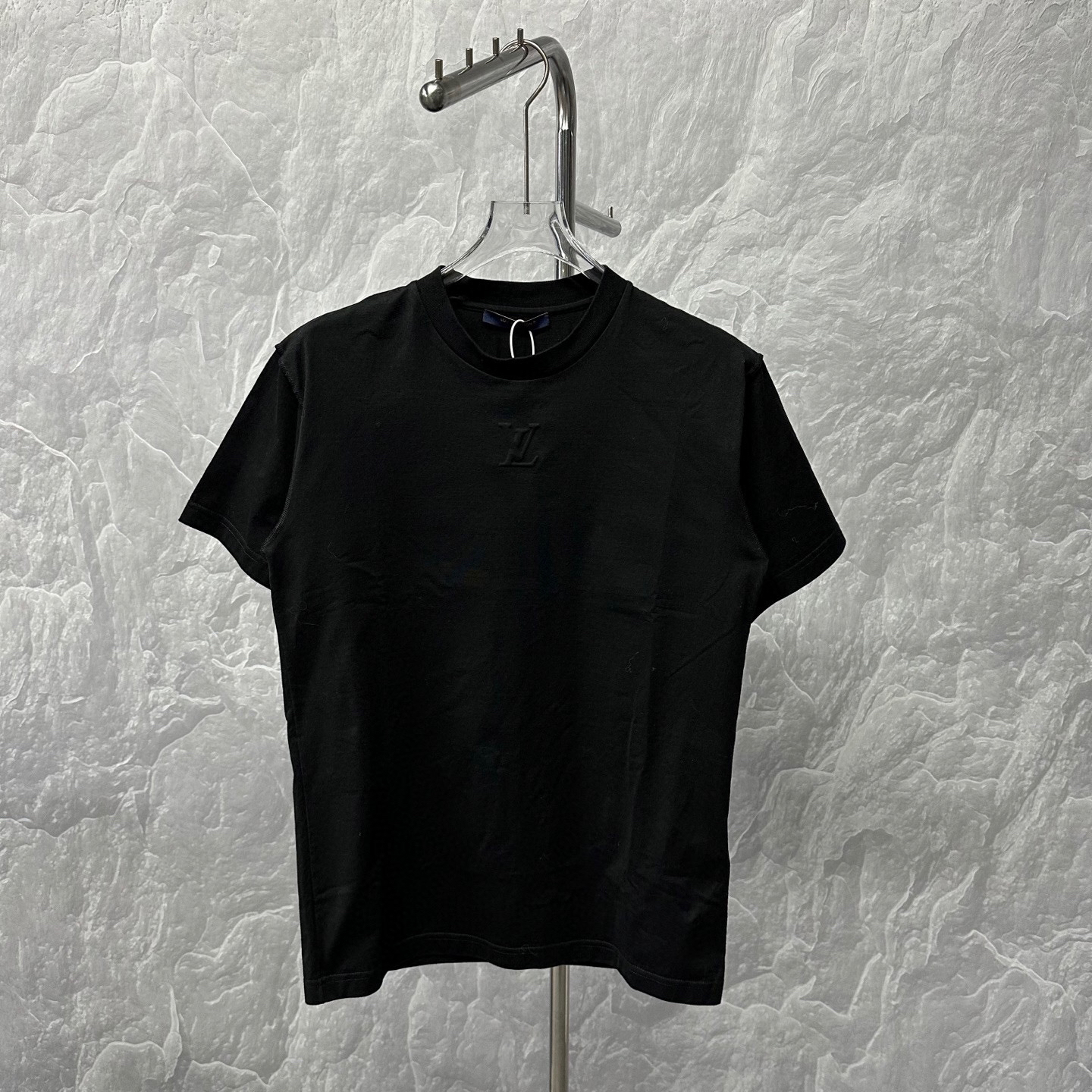全新未使用 LouisVuitton/路易威登 SS25字母浮雕短袖 M码 J00399