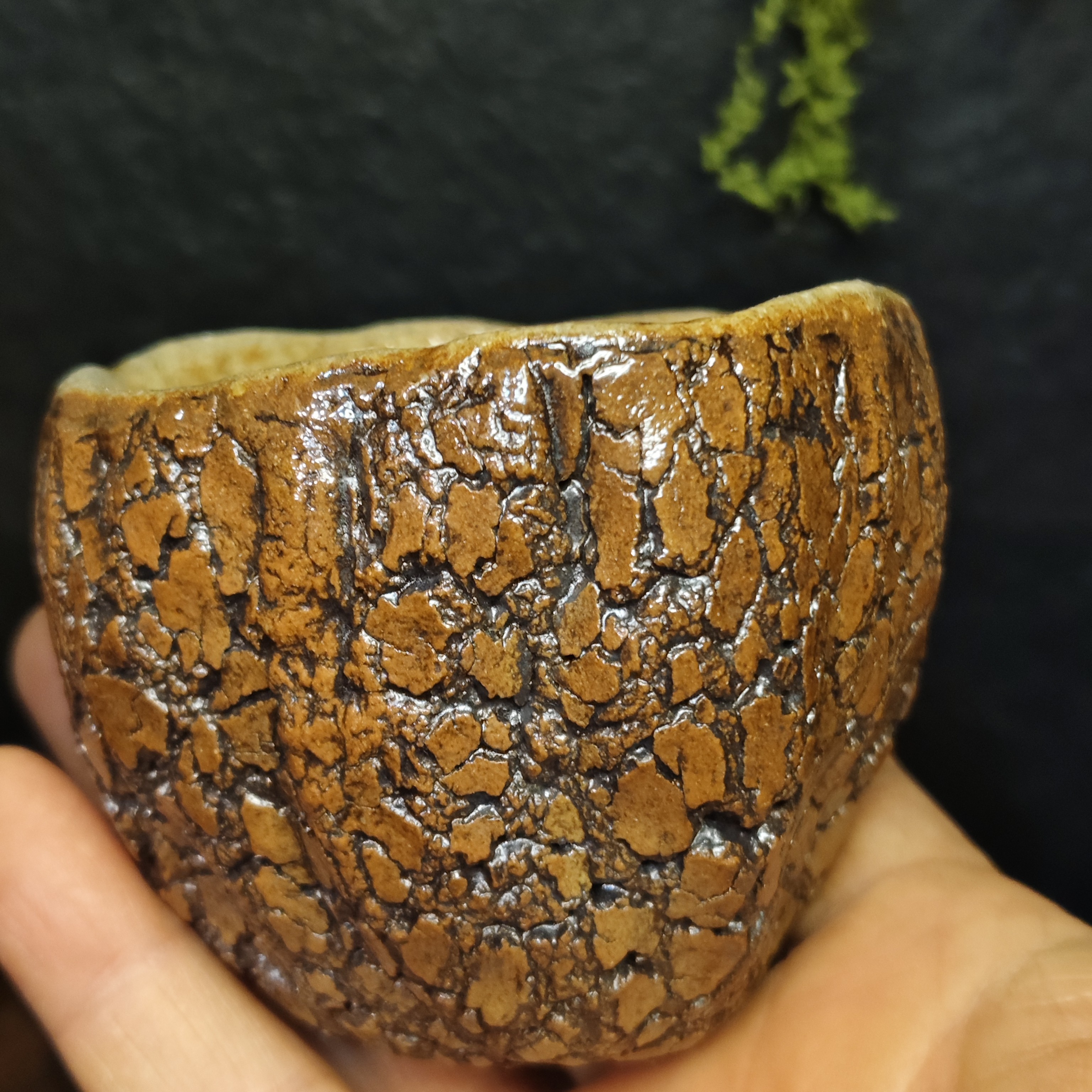 陶瓷茶杯柴烧工艺主人杯，手工捏制自然裂开形成的豹裂纹，成形自然