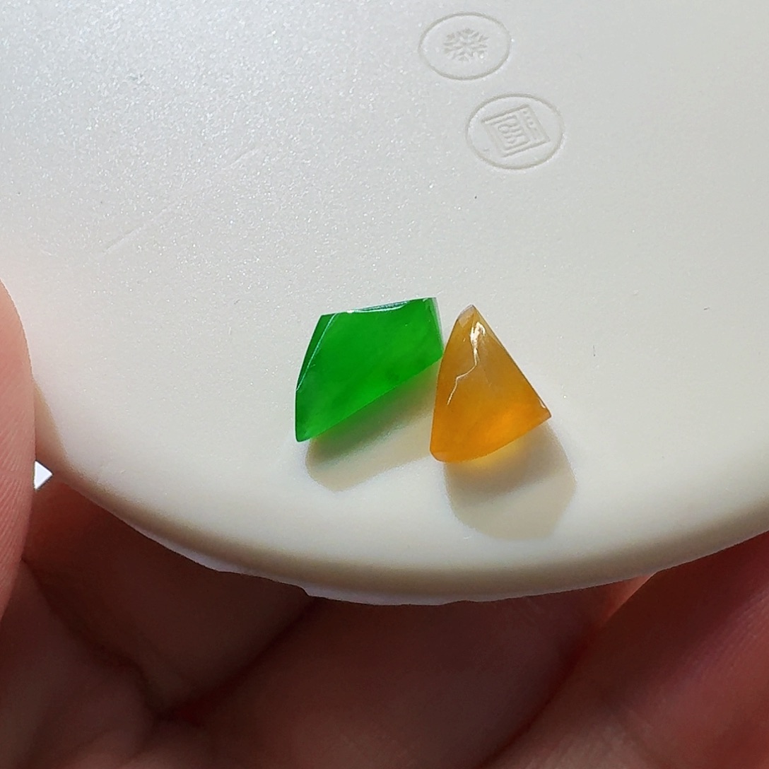 翡翠未镶嵌颈饰裸石