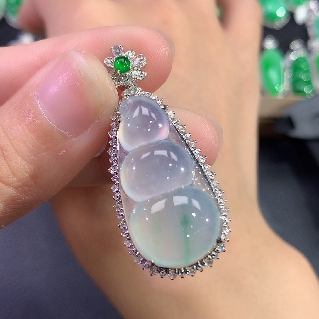 翡翠18K金镶嵌吊坠(赠链)