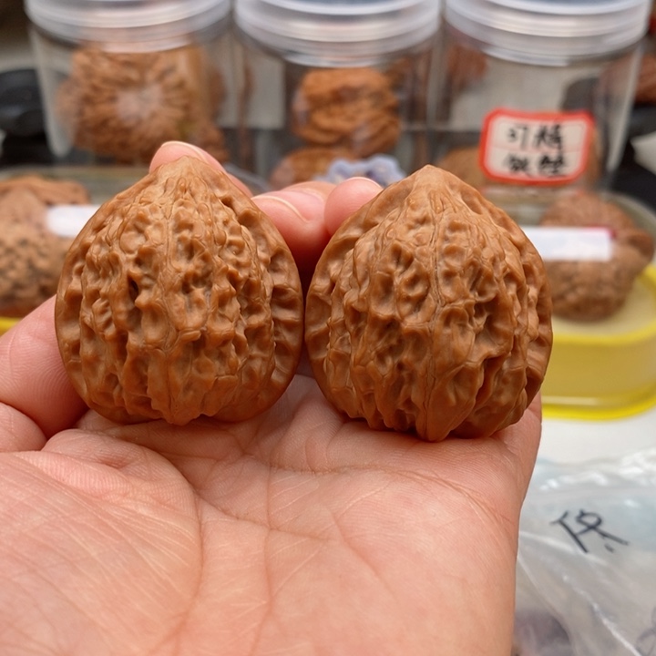 文玩核桃吊坠37金牛