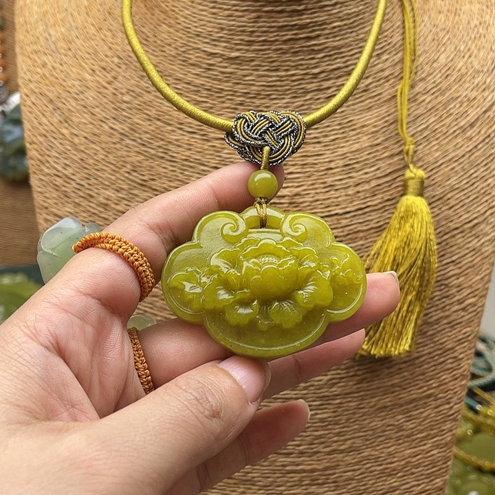 蛇纹石玉套装未镶嵌