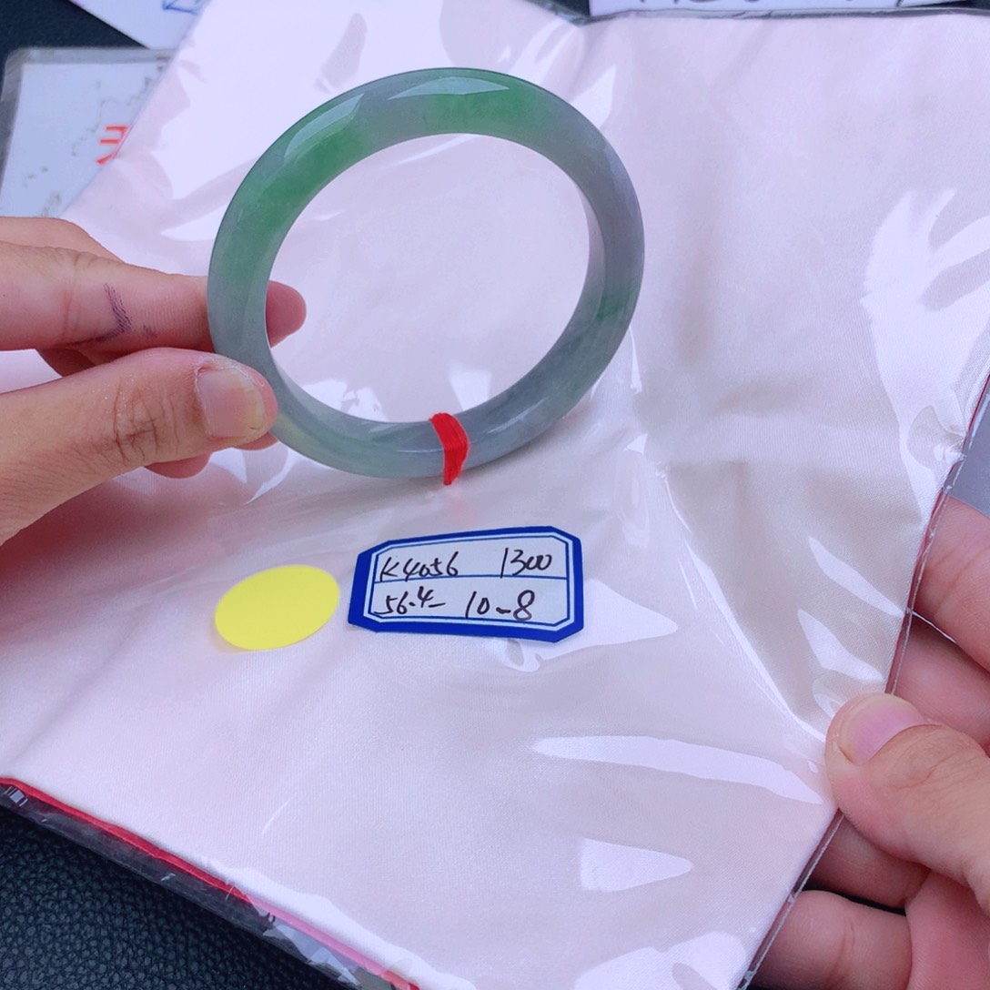 翡翠手镯未镶嵌翡翠