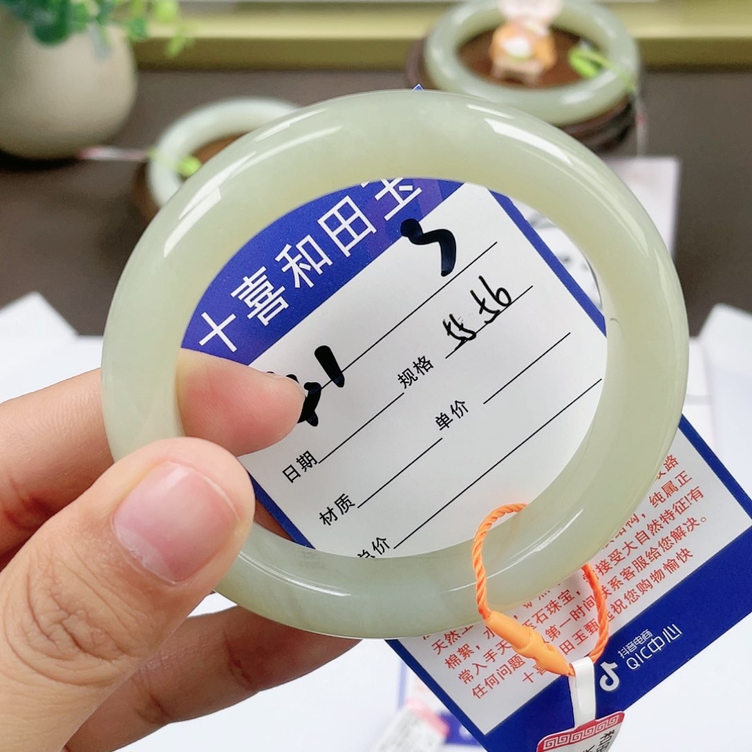 【闪购商品】和田玉手镯未镶嵌小*姐