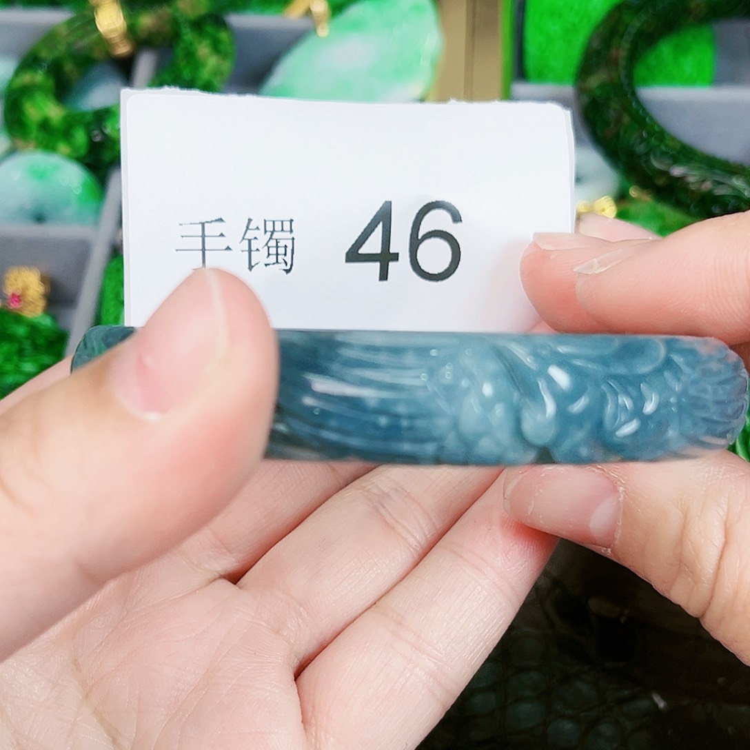 翡翠颈饰未镶嵌手镯60-61